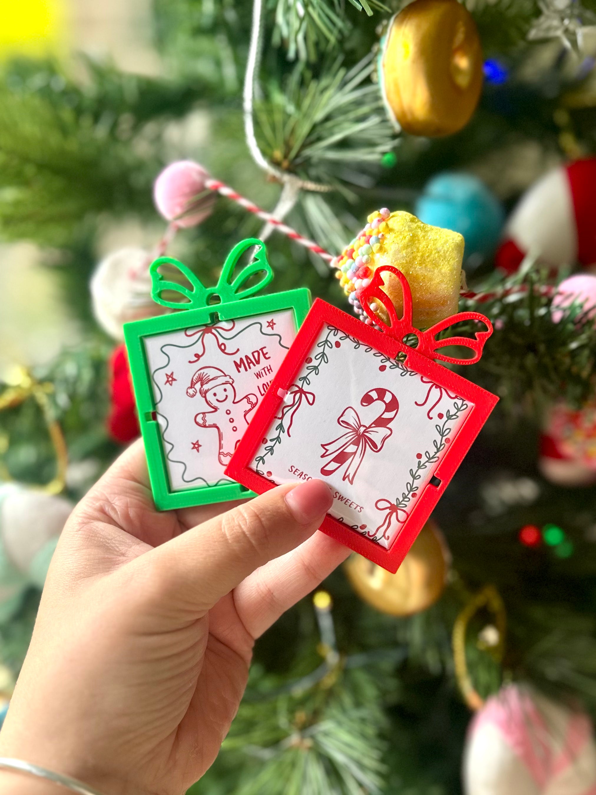 Christmas Ornament w/ Custom Photo Magnet